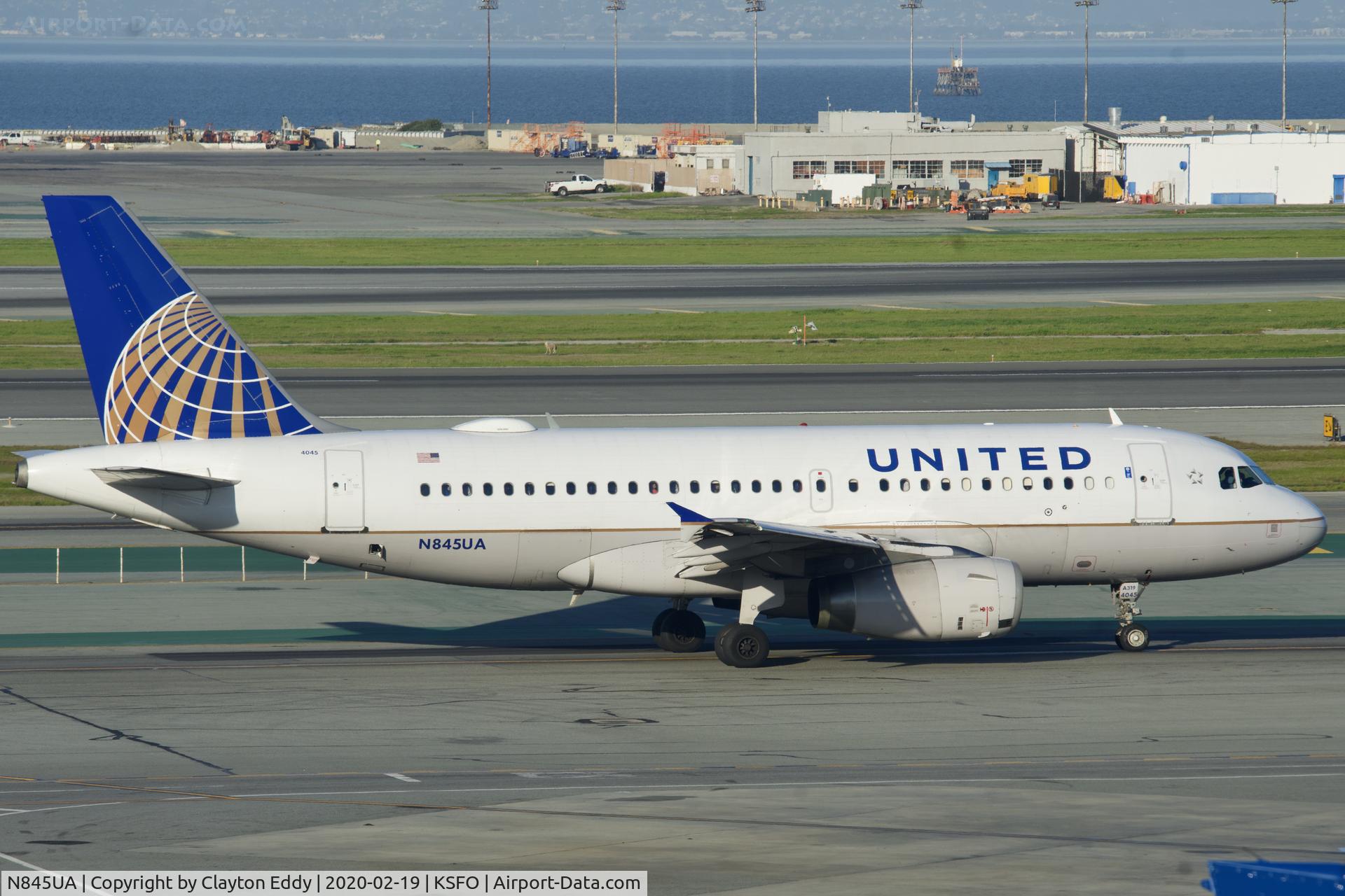 N845UA, 2001 Airbus A319-131 C/N 1585, Sky Terrace SFO 2020.