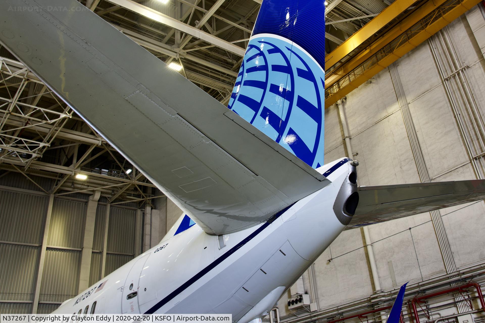 N37267, 2001 Boeing 737-824 C/N 31586, SFO 2020.