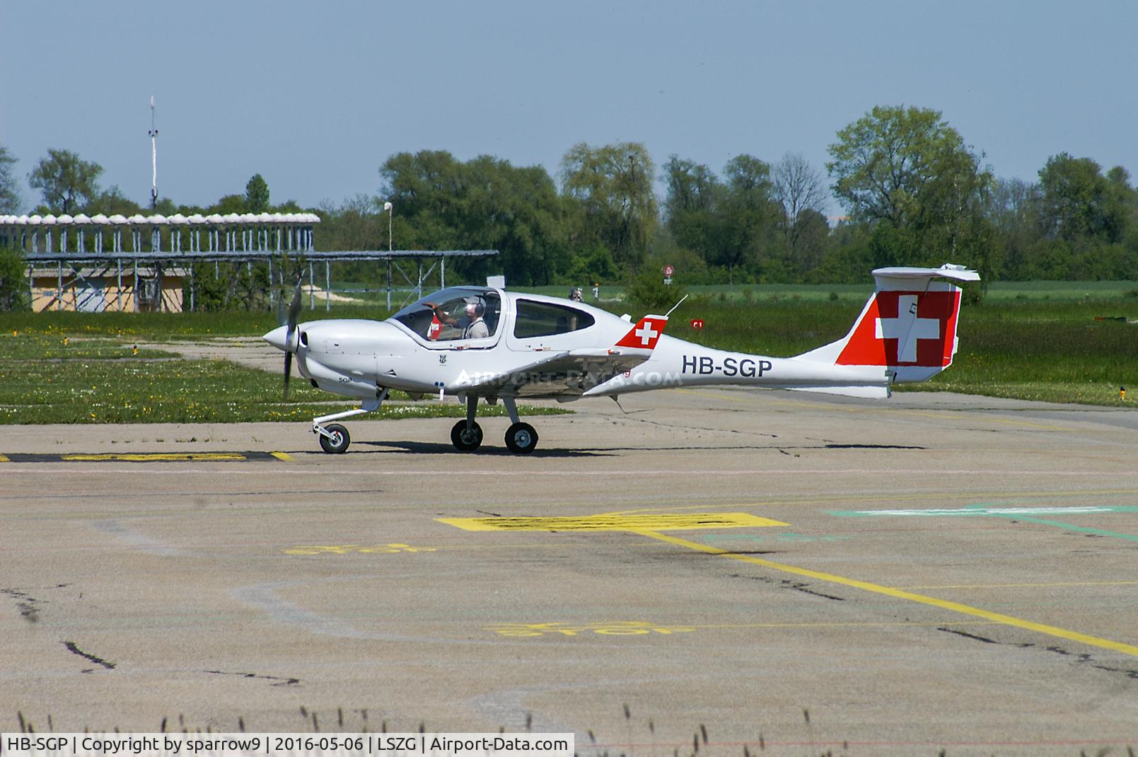 HB-SGP, 2012 Diamond DA-40NG Diamond Star C/N 40.N058, HB-registered since 2012-03-14. Back to the hangar.