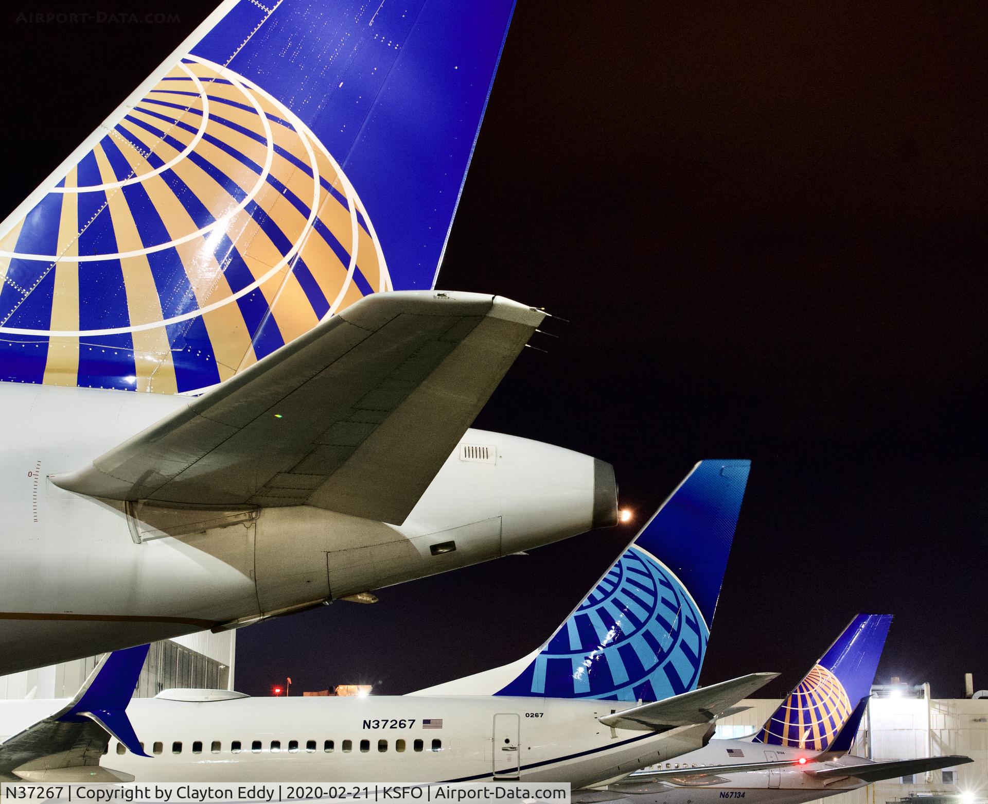 N37267, 2001 Boeing 737-824 C/N 31586, SFO 2020.