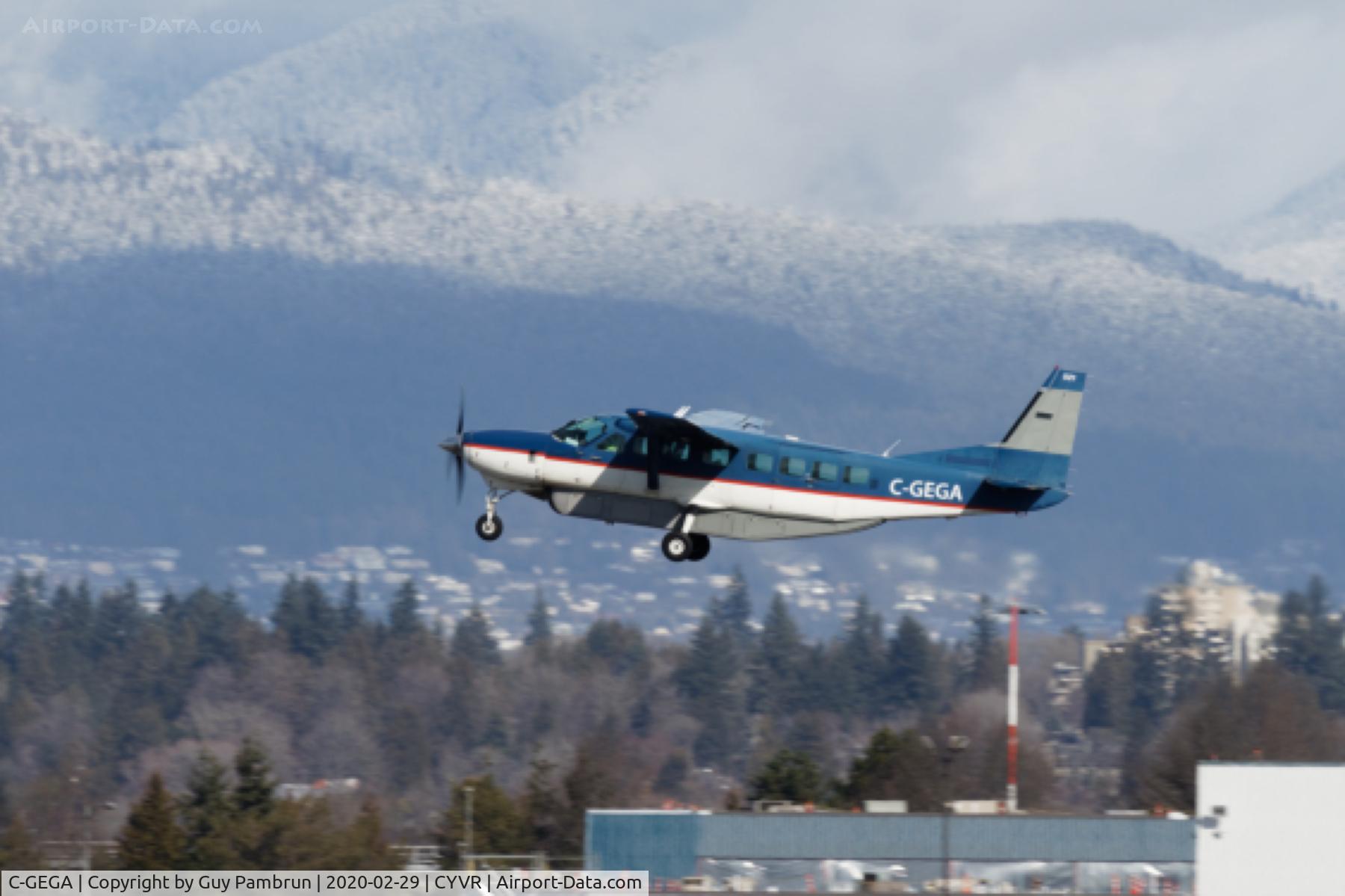 C-GEGA, 1993 Cessna 208B Grand Caravan C/N 208B0379, Departing