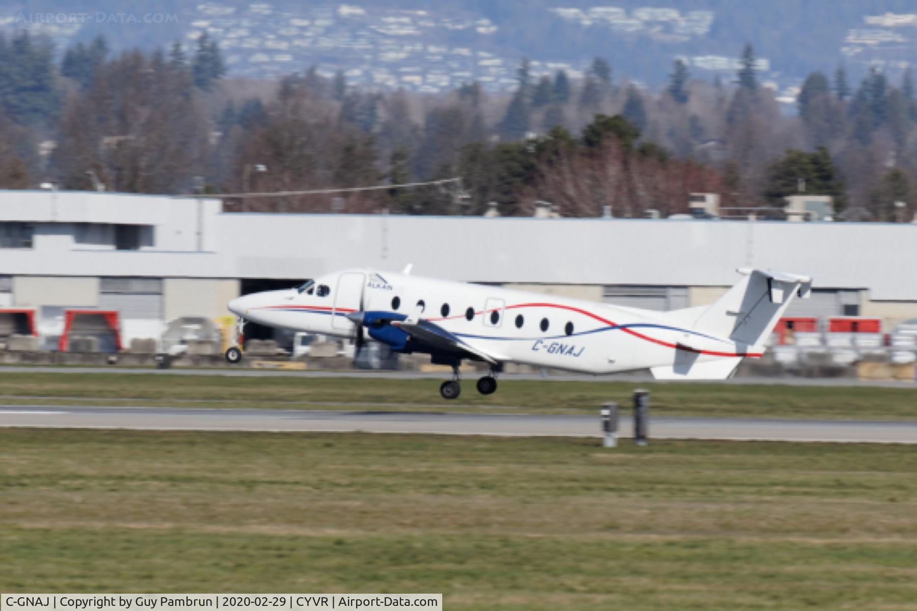 C-GNAJ, 1995 Beech 1900D C/N UE-147, Departing