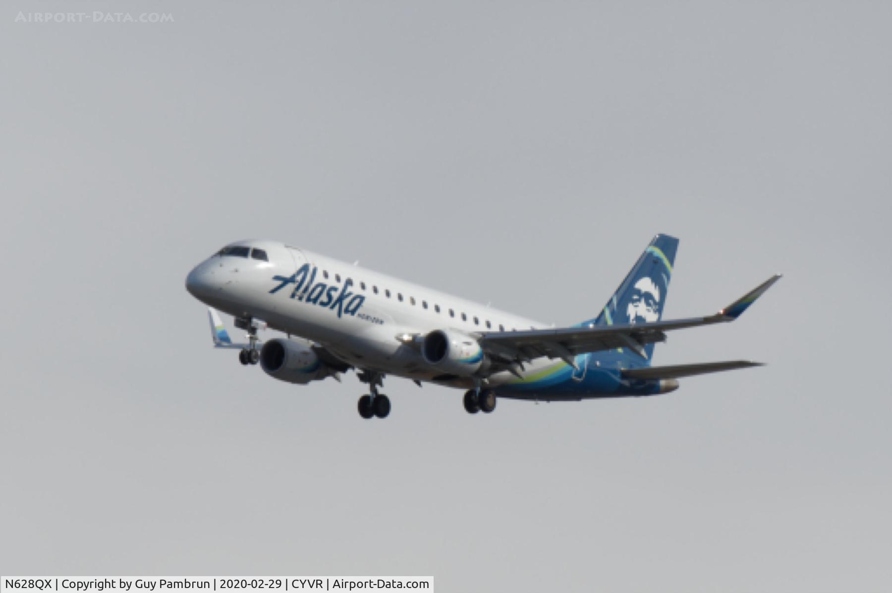 N628QX, 2017 Embraer 175LR (ERJ-170-200LR) C/N 17000680, Landing
