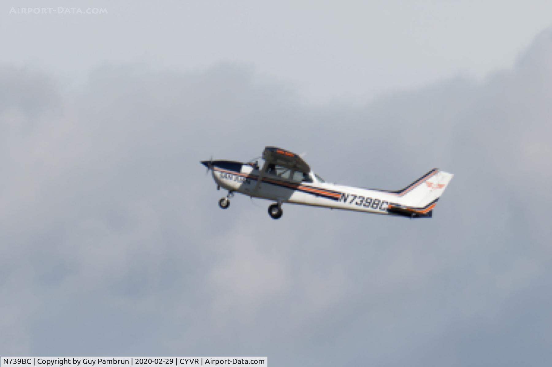N739BC, 1978 Cessna 172N C/N 17270404, Departing