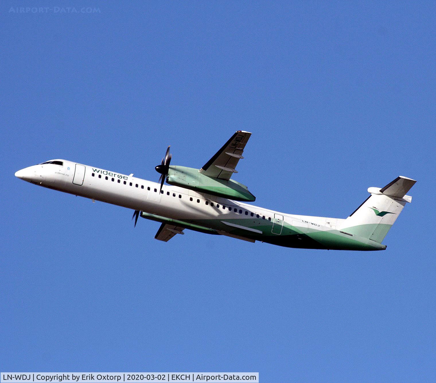 LN-WDJ, 2009 De Havilland Canada DHC-8-402Q Dash 8 C/N 4290, LN-WDJ taking off rw 22R