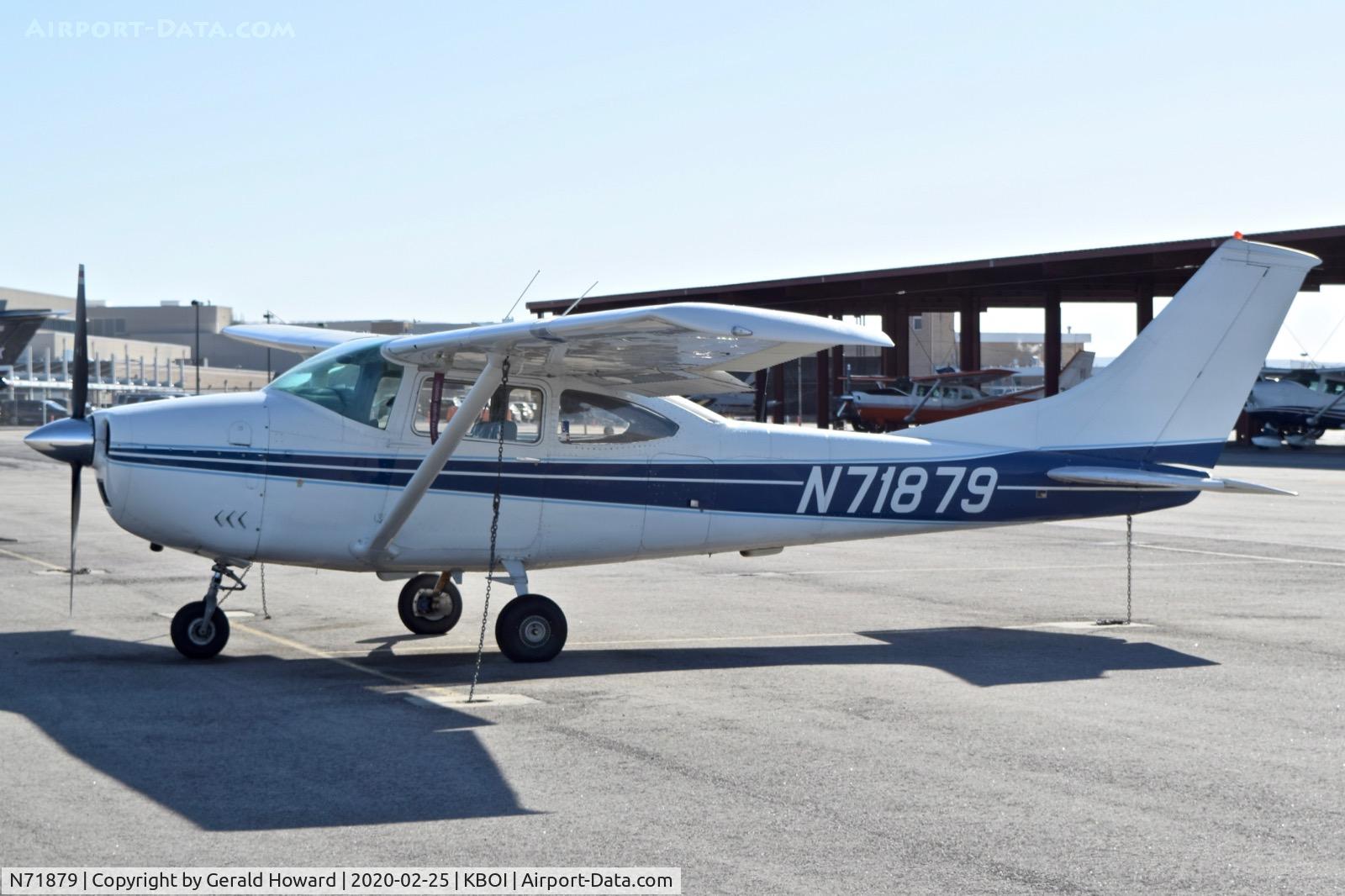 N71879, 1969 Cessna 182M Skylane C/N 18259789, Parked on north GA ramp.
