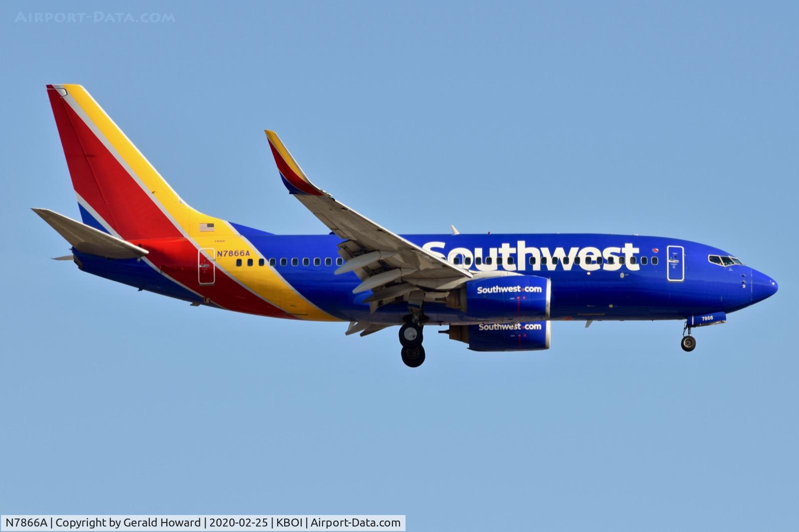 N7866A, 2002 Boeing 737-7Q8 C/N 30648, Landing 10L.