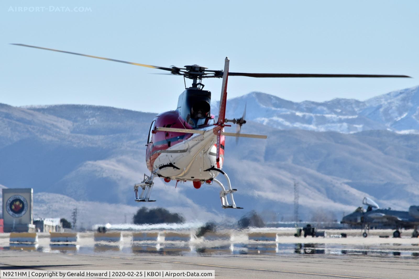 N921HM, 2015 Airbus Helicopters AS-350B-3 Ecureuil C/N 7981, Air taxi on Kilo.