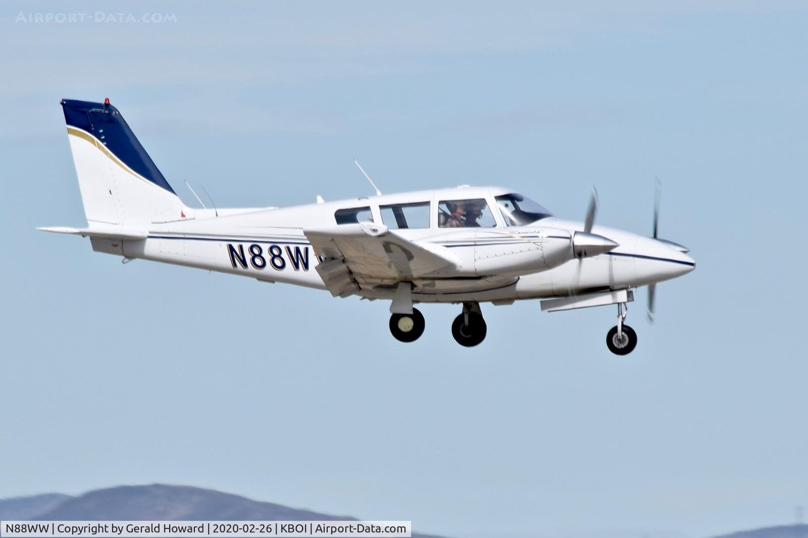 N88WW, 1971 Piper PA-39-160 Twin Comanche C/R C/N 39-125, Landing 10R.