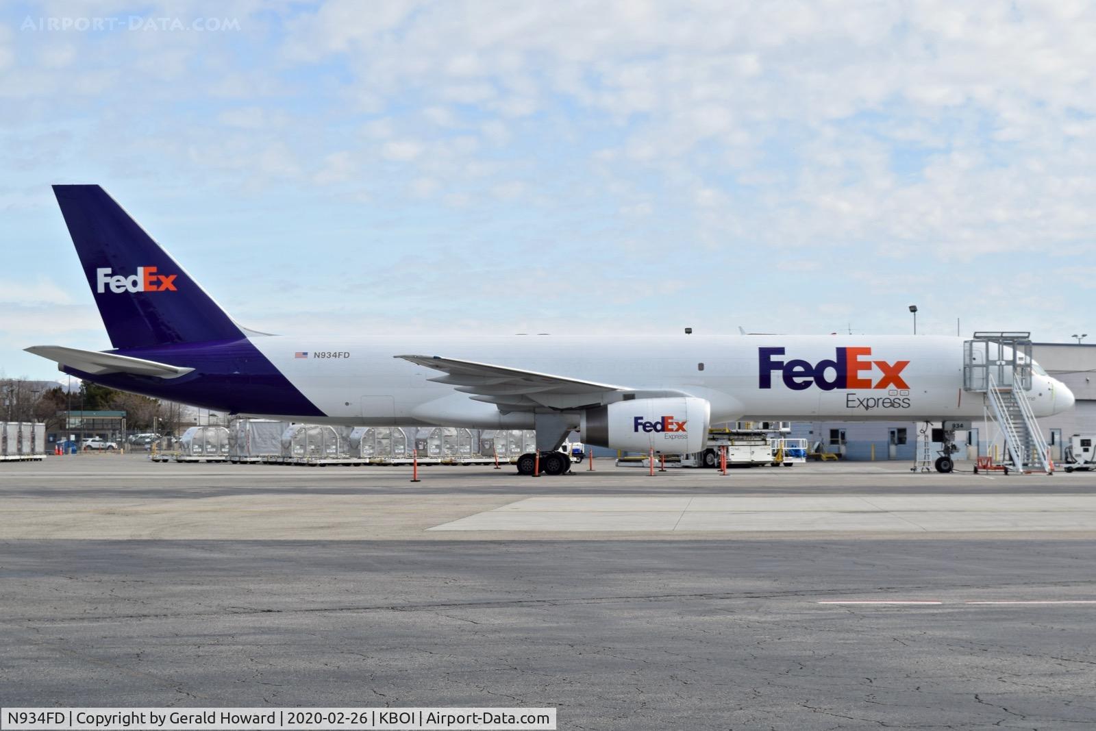 N934FD, 1988 Boeing 757-21B C/N 24331, Parked on the Fed Ex ramp.