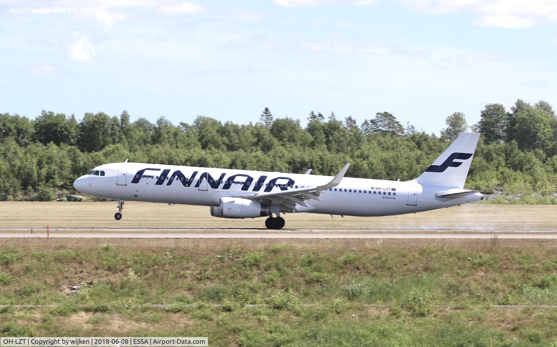 OH-LZT, 2017 Airbus A320-231 C/N 8041, RWY 01R