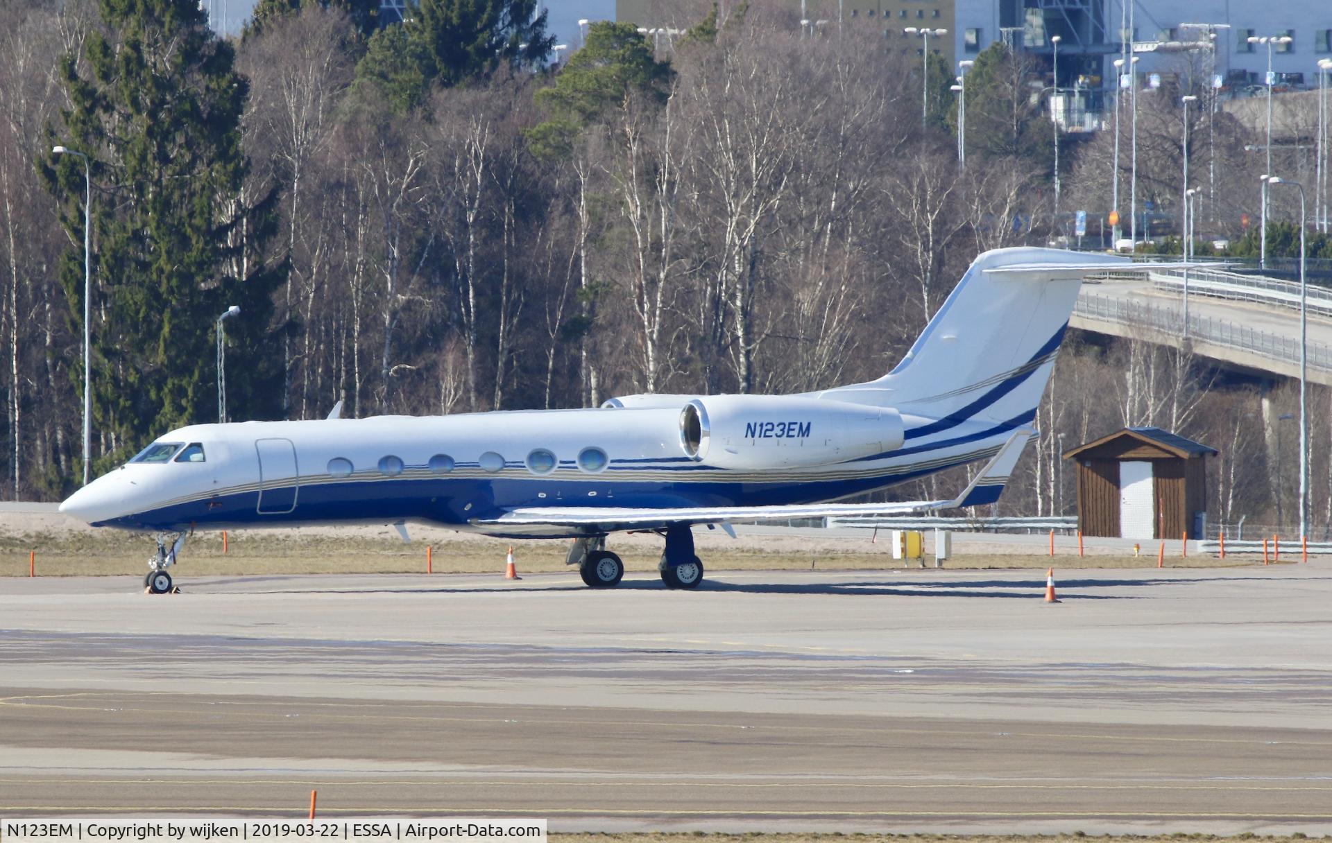 N123EM, 2012 Gulfstream Aerospace GIV-X (G450) C/N 4266, Ramp M