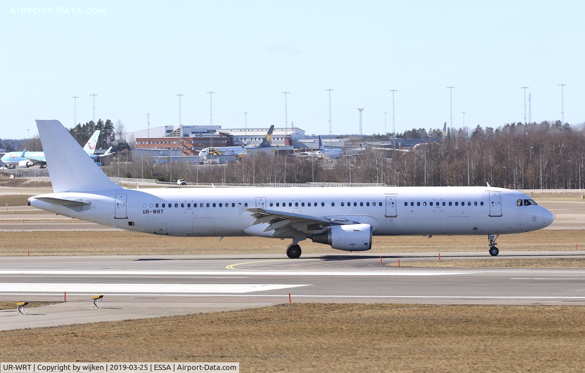 UR-WRT, 1996 Airbus A321-211 C/N 827, RWY 01R