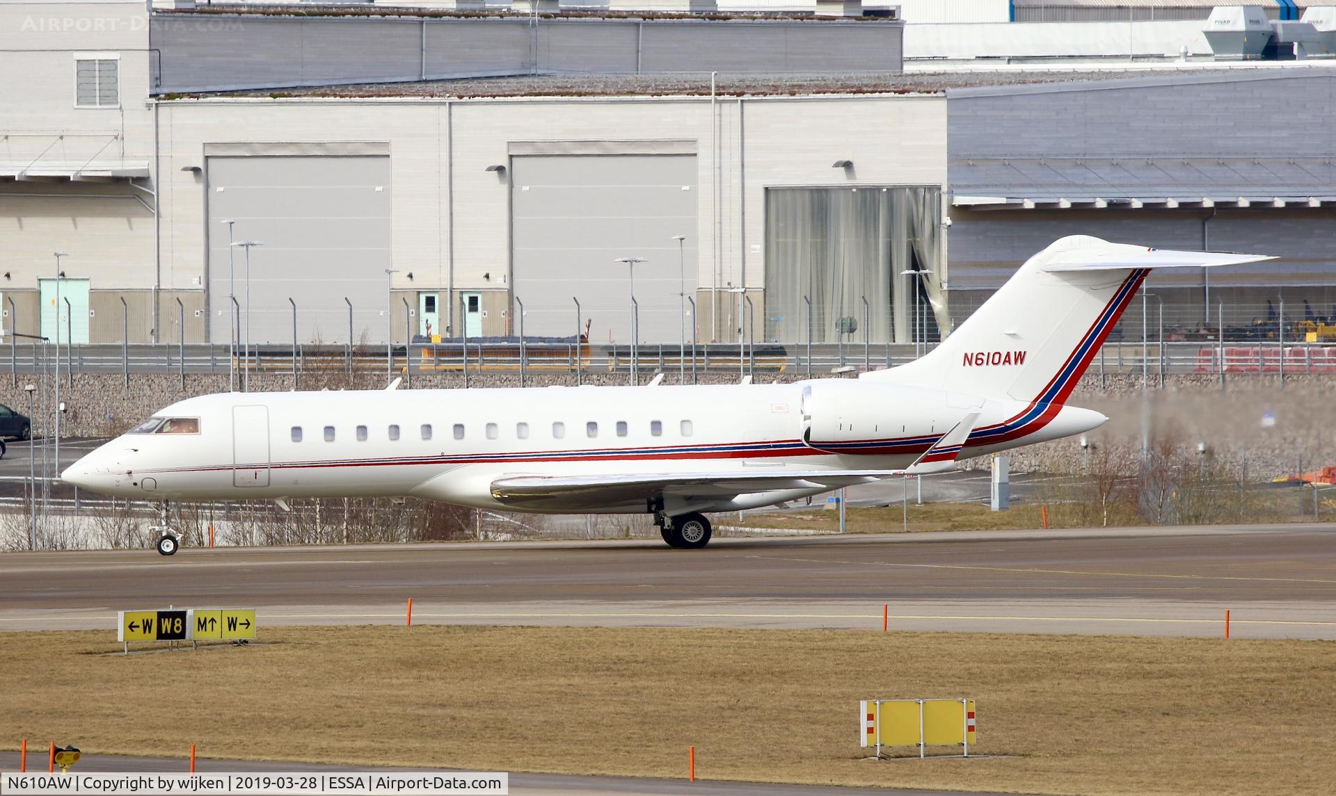 N610AW, 2004 Bombardier BD-700-1A10 Global Express C/N 9143, Taxiway W