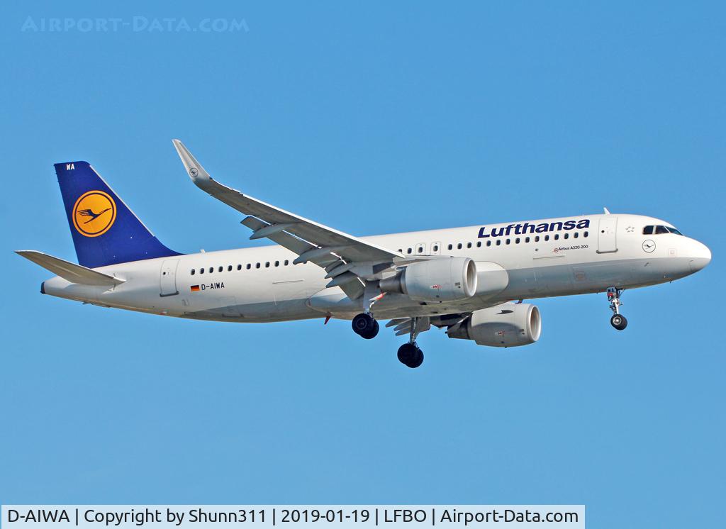 D-AIWA, 2017 Airbus A320-214 C/N 7681, Landing rwy 14R