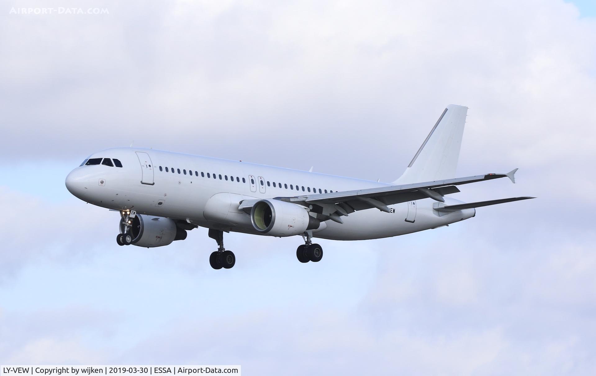 LY-VEW, 1999 Airbus A320-214 C/N 1005, RWY 26
