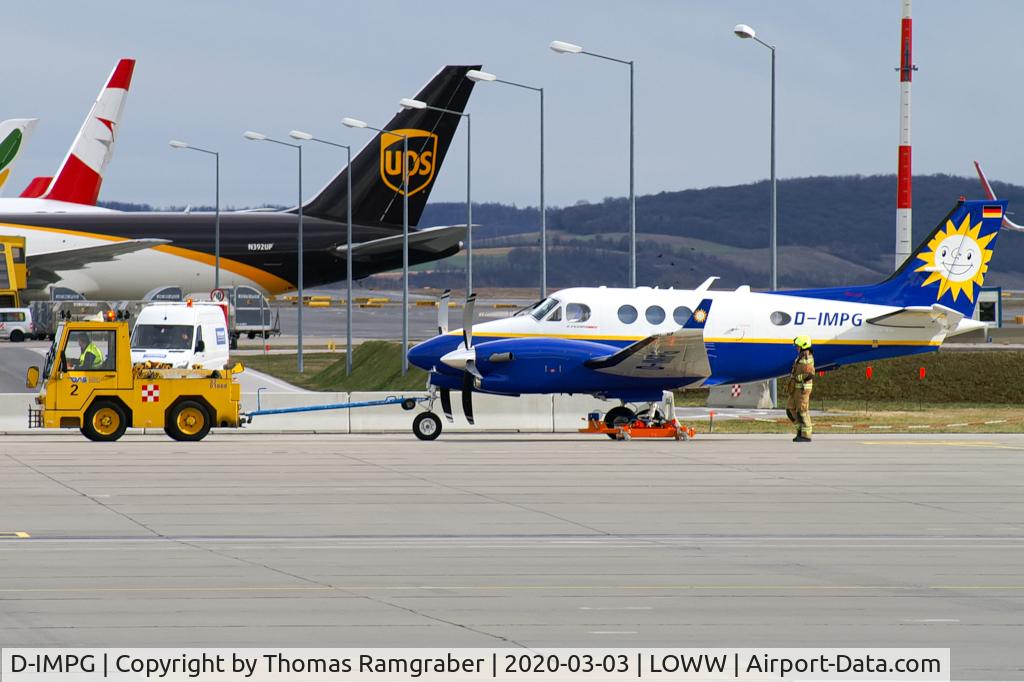 D-IMPG, 2018 Beechcraft C90GTx King Air C/N LJ-2158, private Beechcraft C90GTx King Air (with left main gear problem)