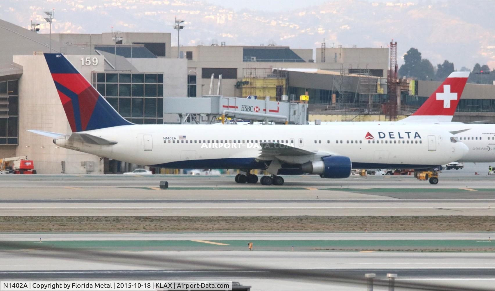 N1402A, 1993 Boeing 767-332 C/N 25989, Delta