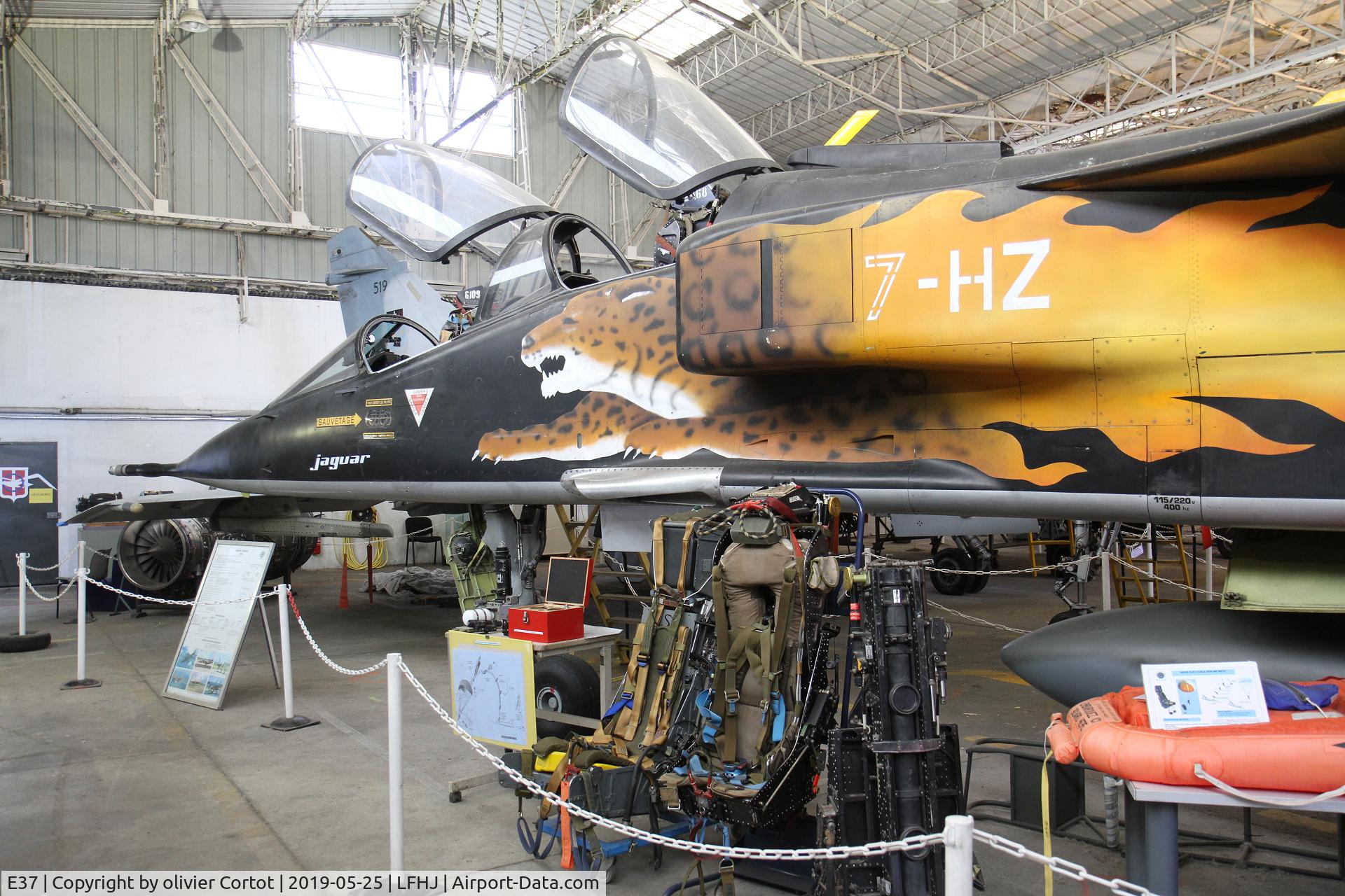 E37, Sepecat Jaguar E C/N E37, tiger paint job