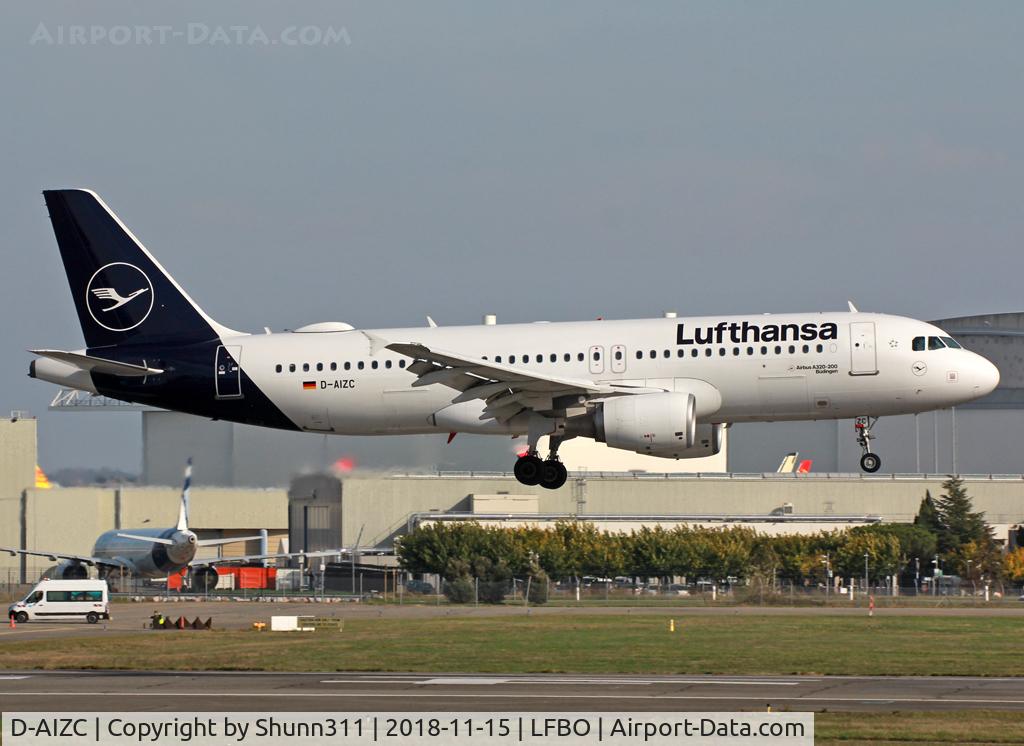 D-AIZC, 2009 Airbus A320-214 C/N 4153, Landing rwy 14R in new c/s