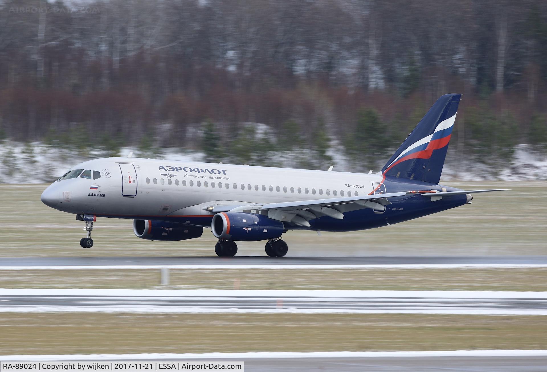 RA-89024, 2014 Sukhoi SuperJet 100-95B C/N 95044, RWY 01R