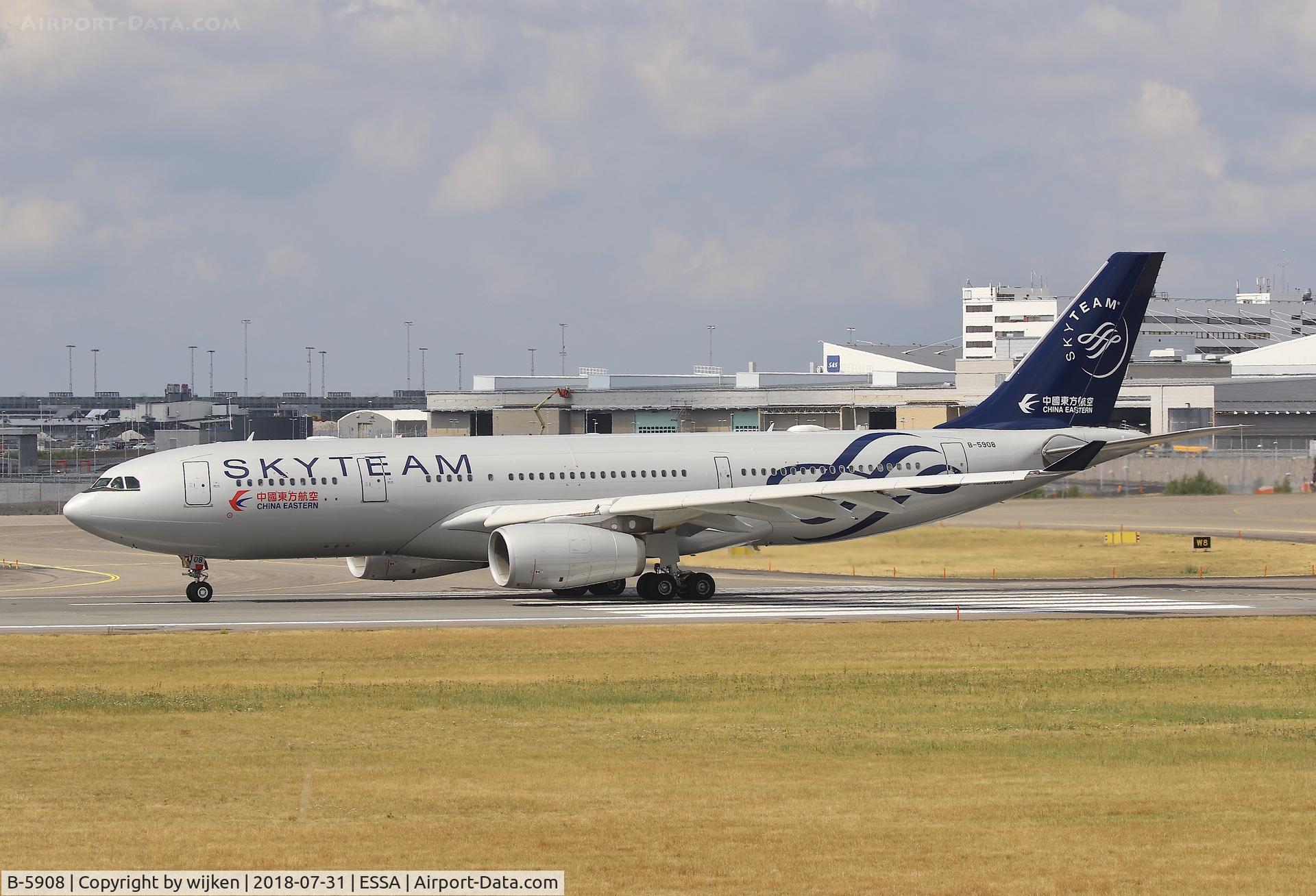 B-5908, 2012 Airbus A330-243 C/N 1372, RWY 19L