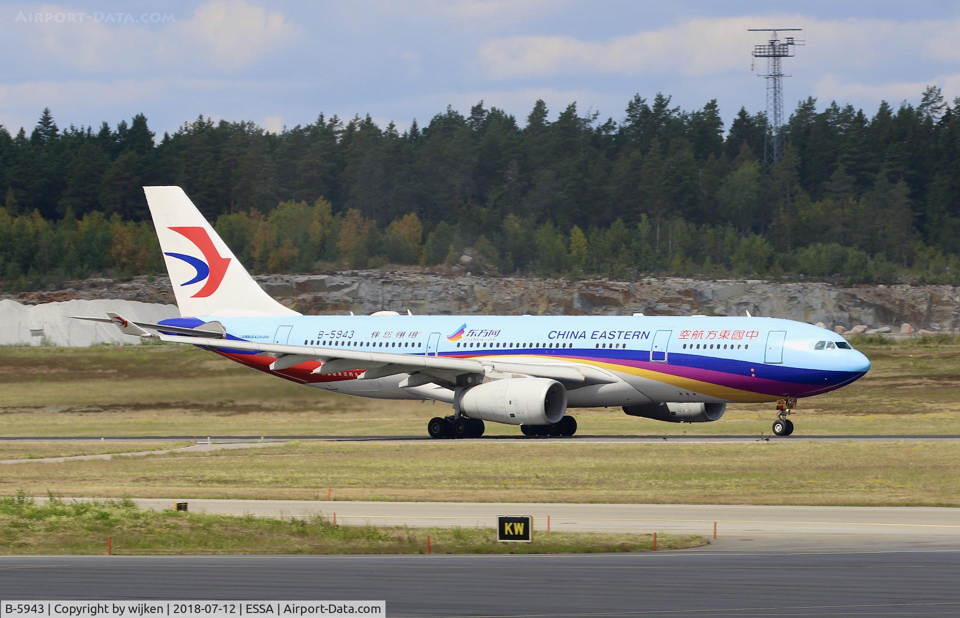 B-5943, 2014 Airbus A330-243 C/N 1520, RWY 08