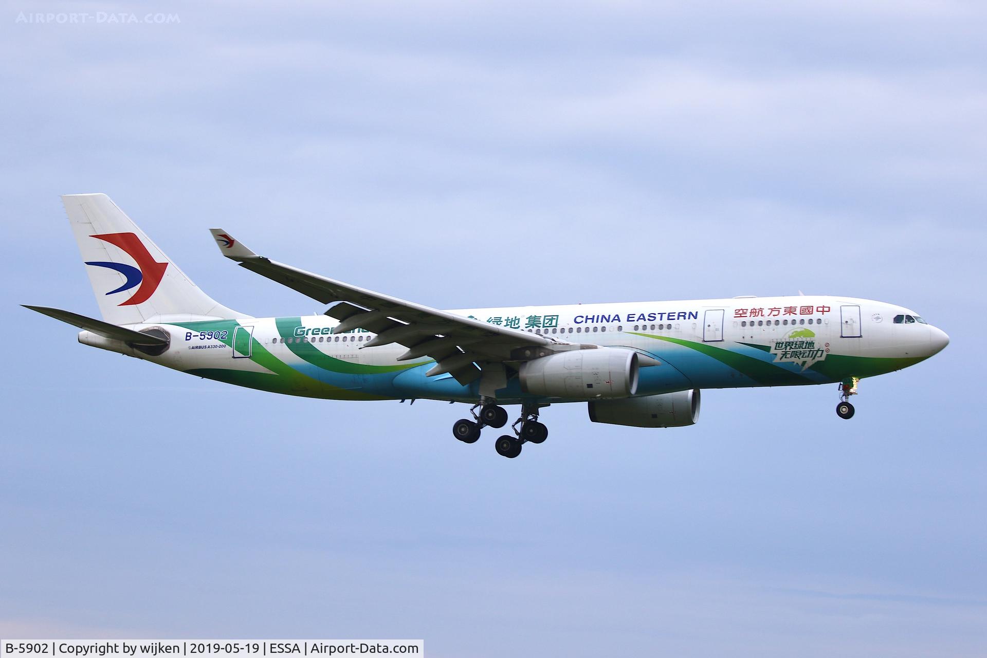 B-5902, 2012 Airbus A330-243 C/N 1324, RWY 01L