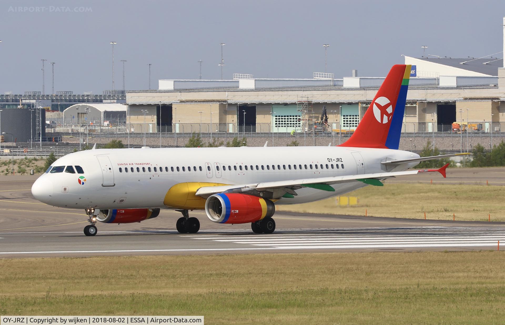 OY-JRZ, 2003 Airbus A320-233 C/N 2102, RWY 19L
