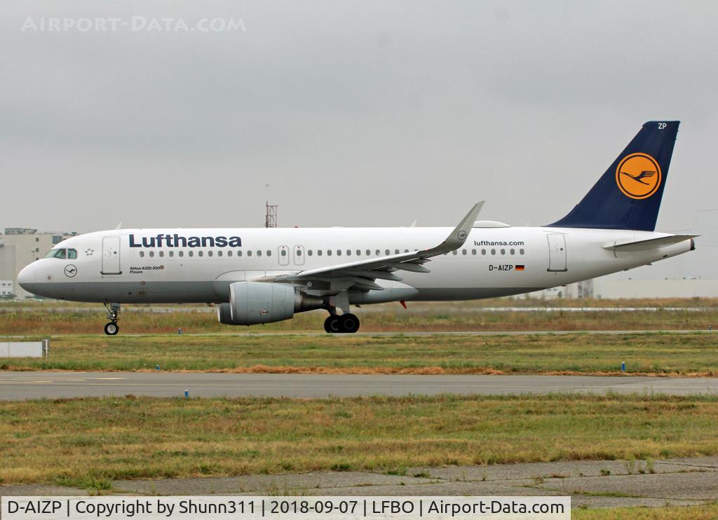 D-AIZP, 2013 Airbus A320-214 C/N 5487, Taxiing holding point rwy 32R for departure... Wifi pod mounted...