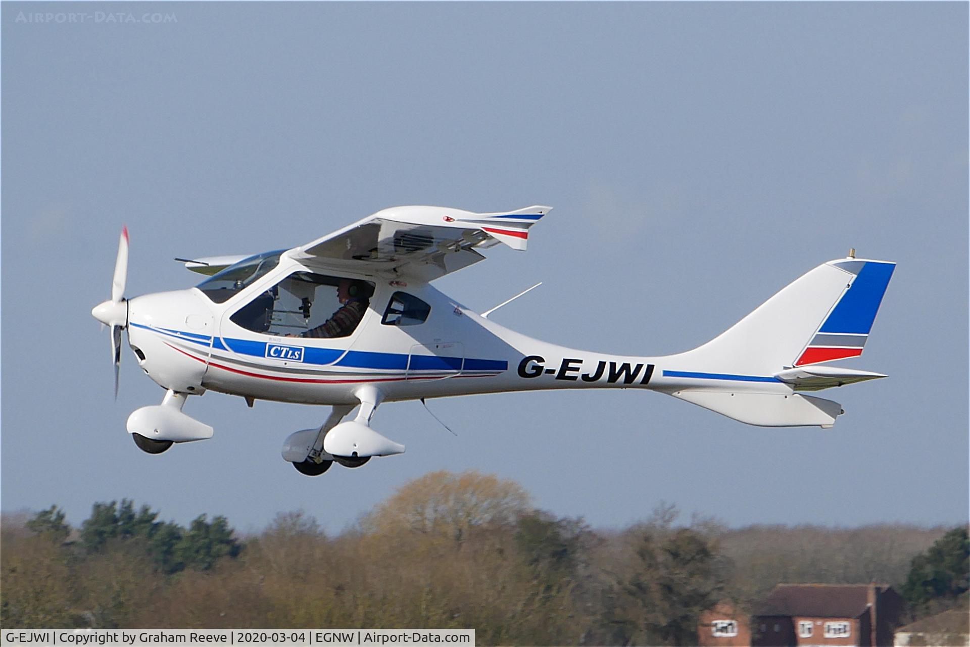 G-EJWI, 2009 Flight Design CTLS C/N F-09-07-11, Departing from Wickenby.