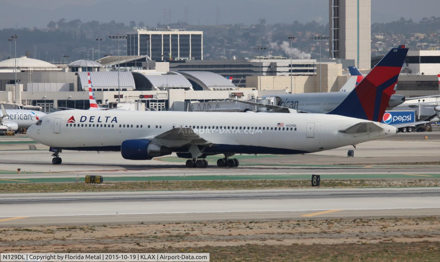N129DL, 1988 Boeing 767-332 C/N 24079, LAX 2015