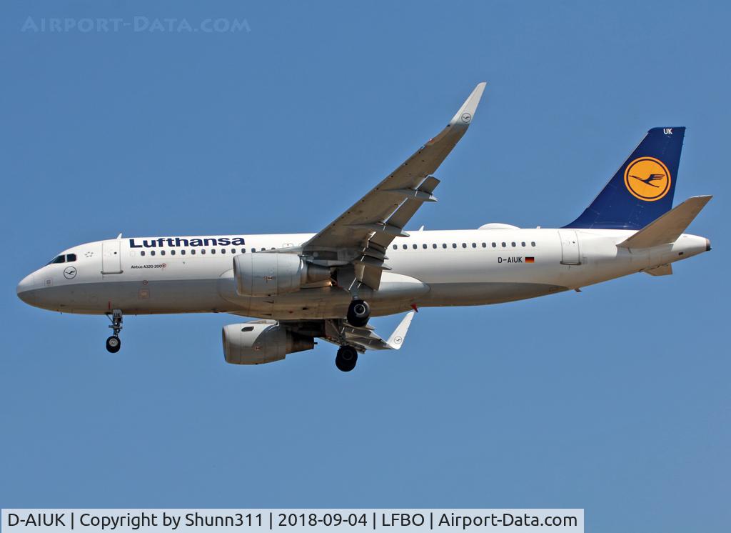D-AIUK, 2015 Airbus A320-214 C/N 6423, Landing rwy 32L... Wifi pod mounted...