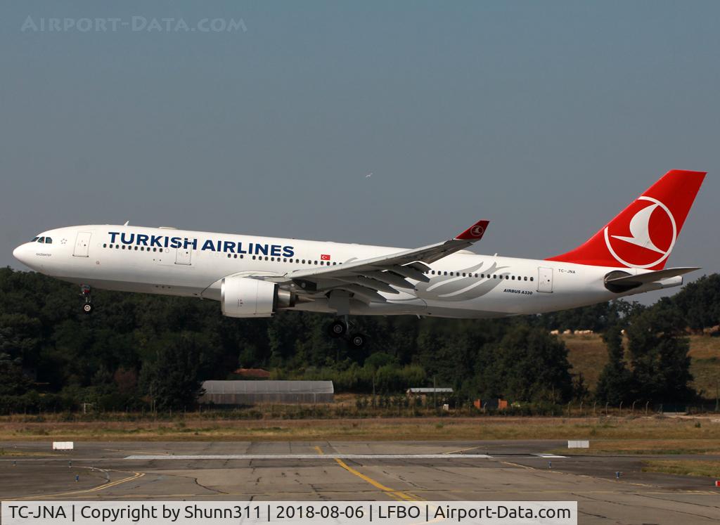 TC-JNA, 2005 Airbus A330-203 C/N 697, Landing rwy 14R in new c/s
