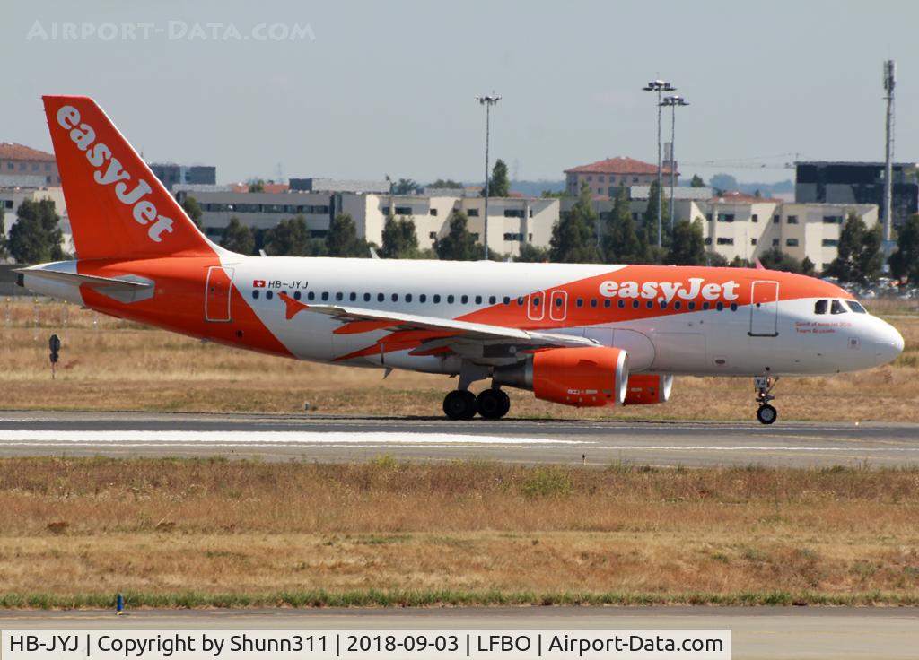 HB-JYJ, 2011 Airbus A319-111 C/N 4717, Lining up rwy 14R from Sierra 10 for departure...