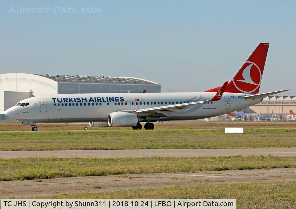 TC-JHS, 2013 Boeing 737-8F2 C/N 40991, Taxiing holding point rwy 32R for departure...