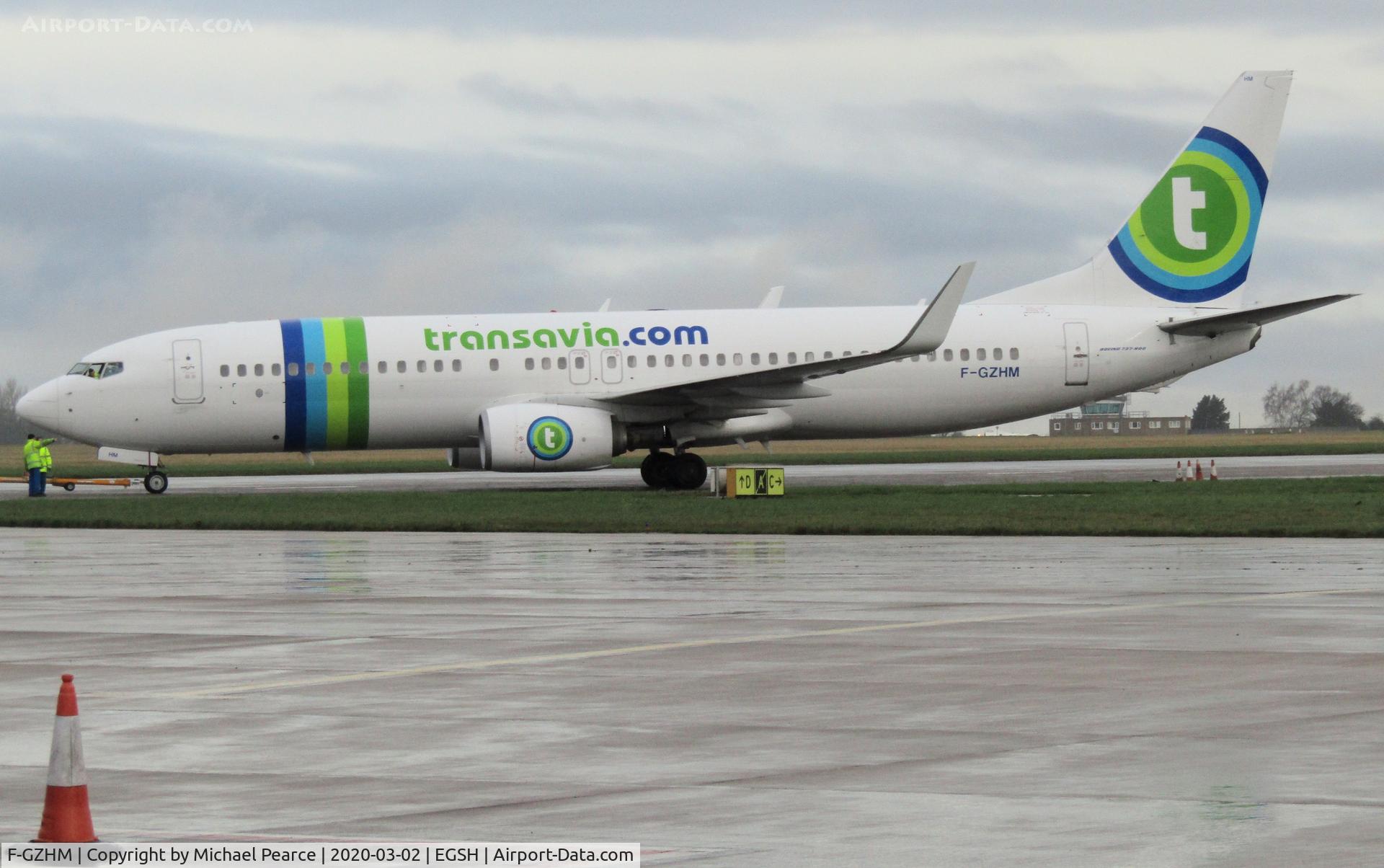 F-GZHM, 2014 Boeing 737-8K2 C/N 37792, Ready for tow from Stand 7 for maintenance work.