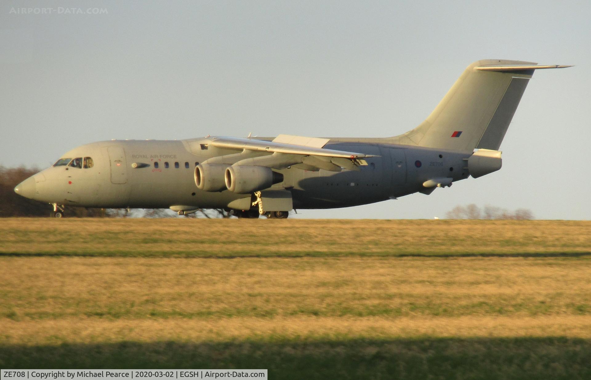 ZE708, 1993 British Aerospace BAe.146-200QC C.3 Quick Change C/N E2211, Arriving on RWY 27 after performing ILS circuit training.