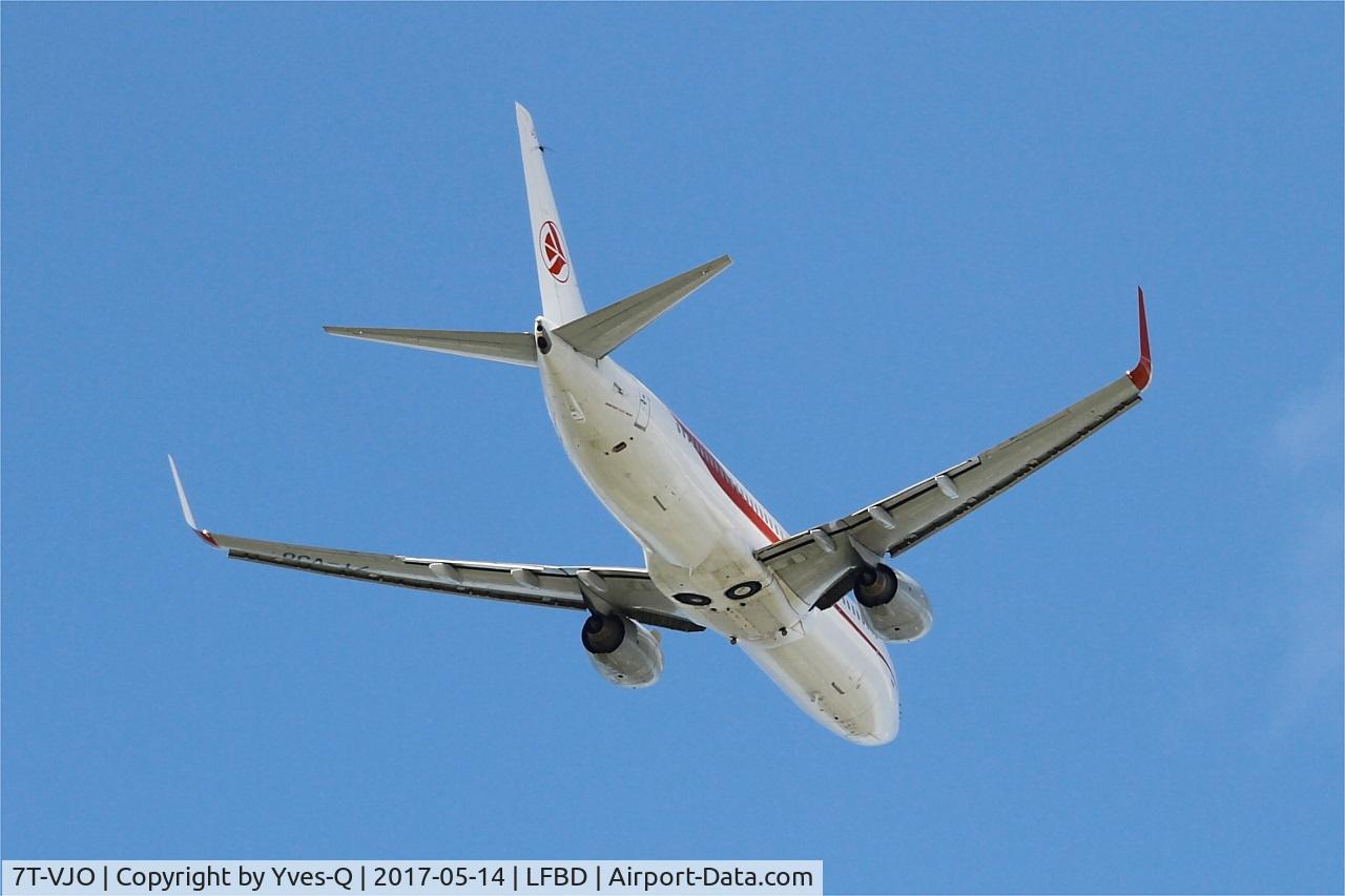 7T-VJO, 2001 Boeing 737-8D6 C/N 30207, Boeing 737-8D6, Climbing from rwy 05, Bordeaux-Mérignac airport (LFBD-BOD)