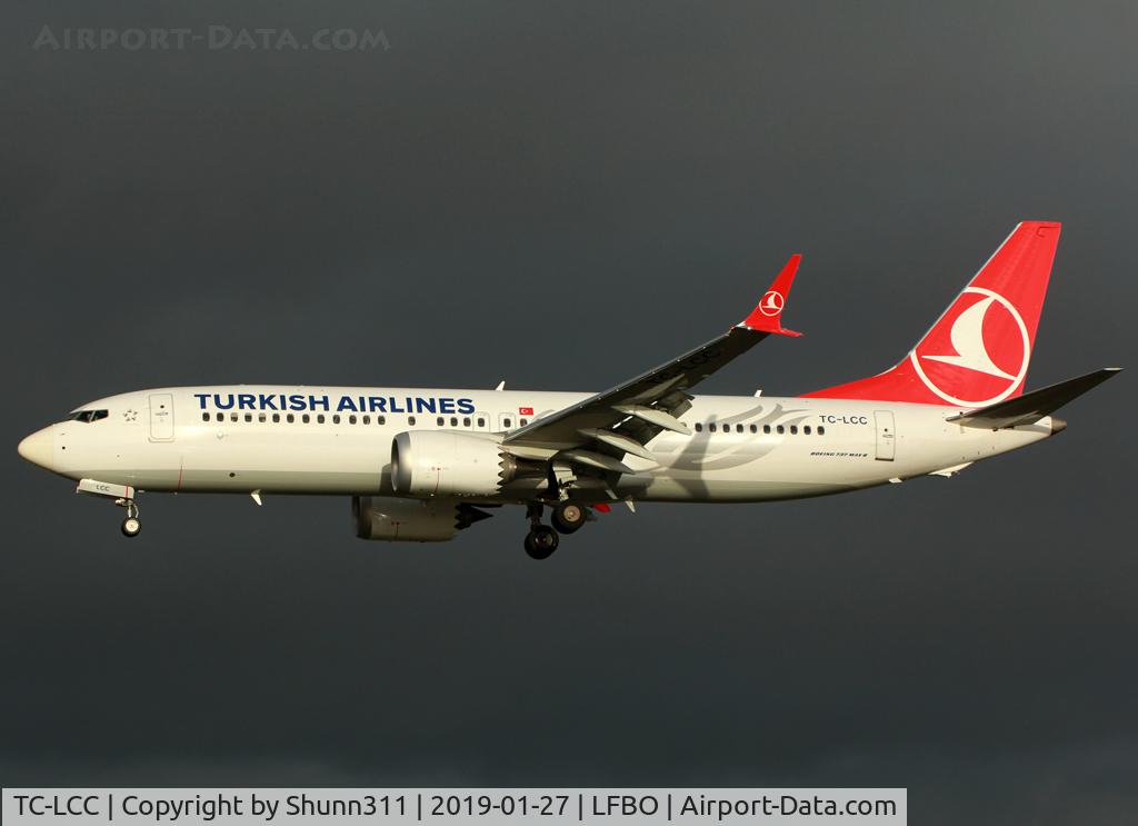 TC-LCC, 2018 Boeing 737-8 MAX C/N 60034, Landing rwy 32R