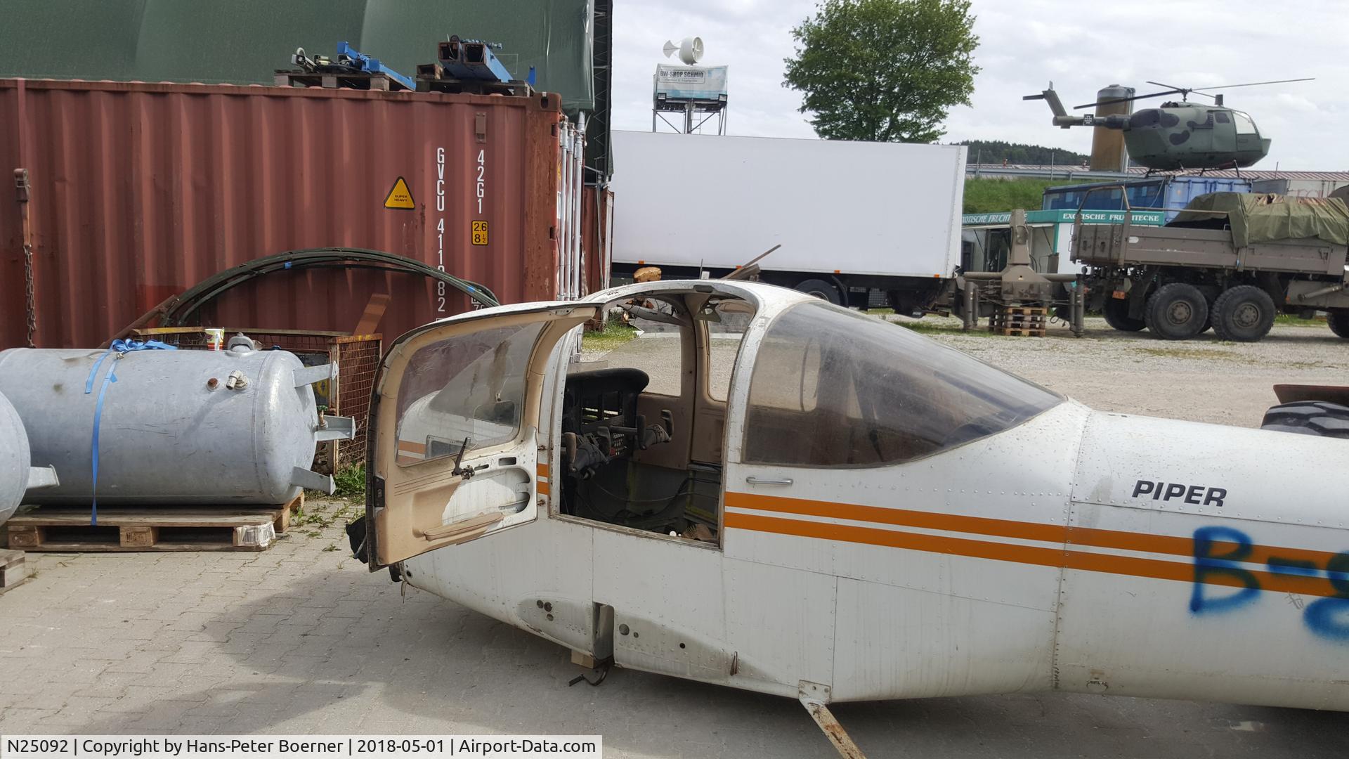 N25092, 1979 Piper PA-38-112 Tomahawk C/N 38-80A0030, Photo was taken at a German scrap yard in Bavaria.
In the meantime a simulator has been built from the cell