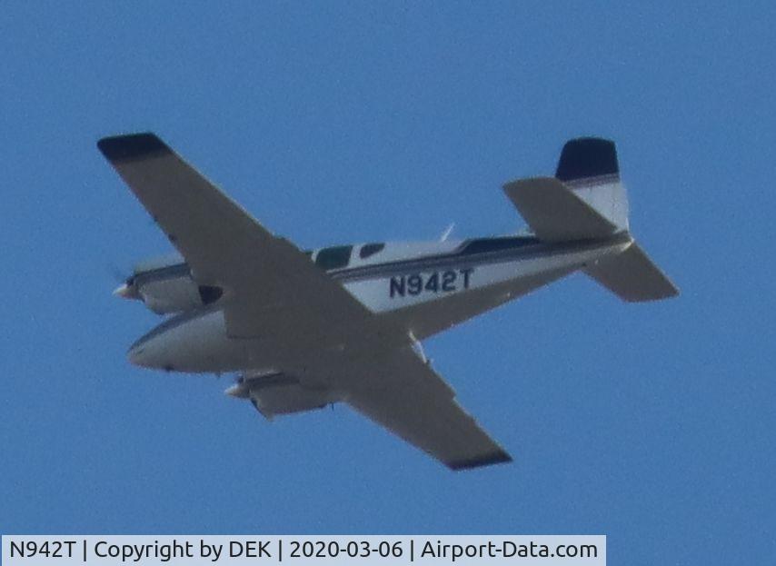 N942T, 1960 Beech B95 Travel Air C/N TD-363, Flying overhead Beaumont, CA 3/6/2020