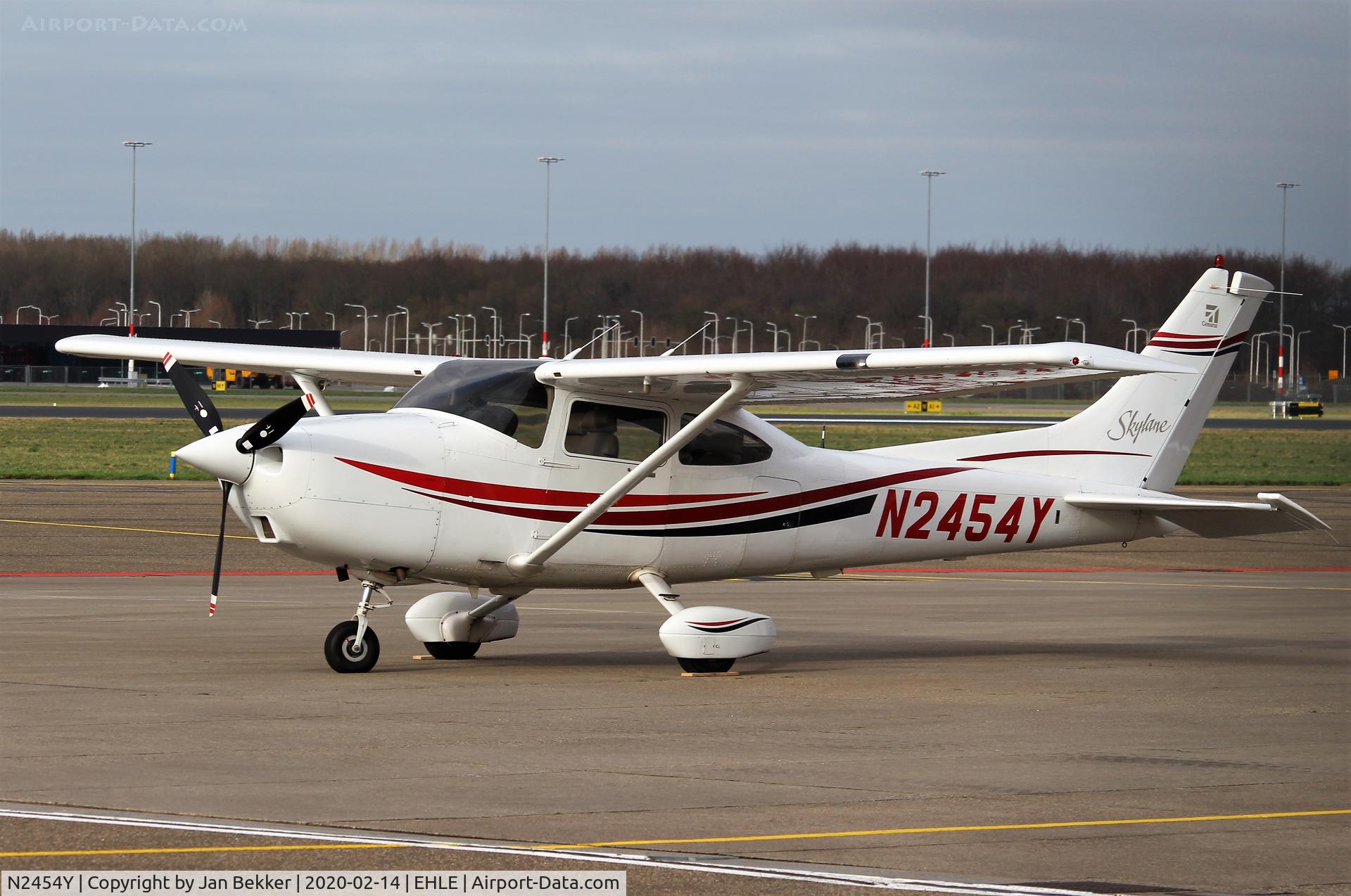 N2454Y, 2000 Cessna 182S Skylane C/N 18280918, Lelystad Airport