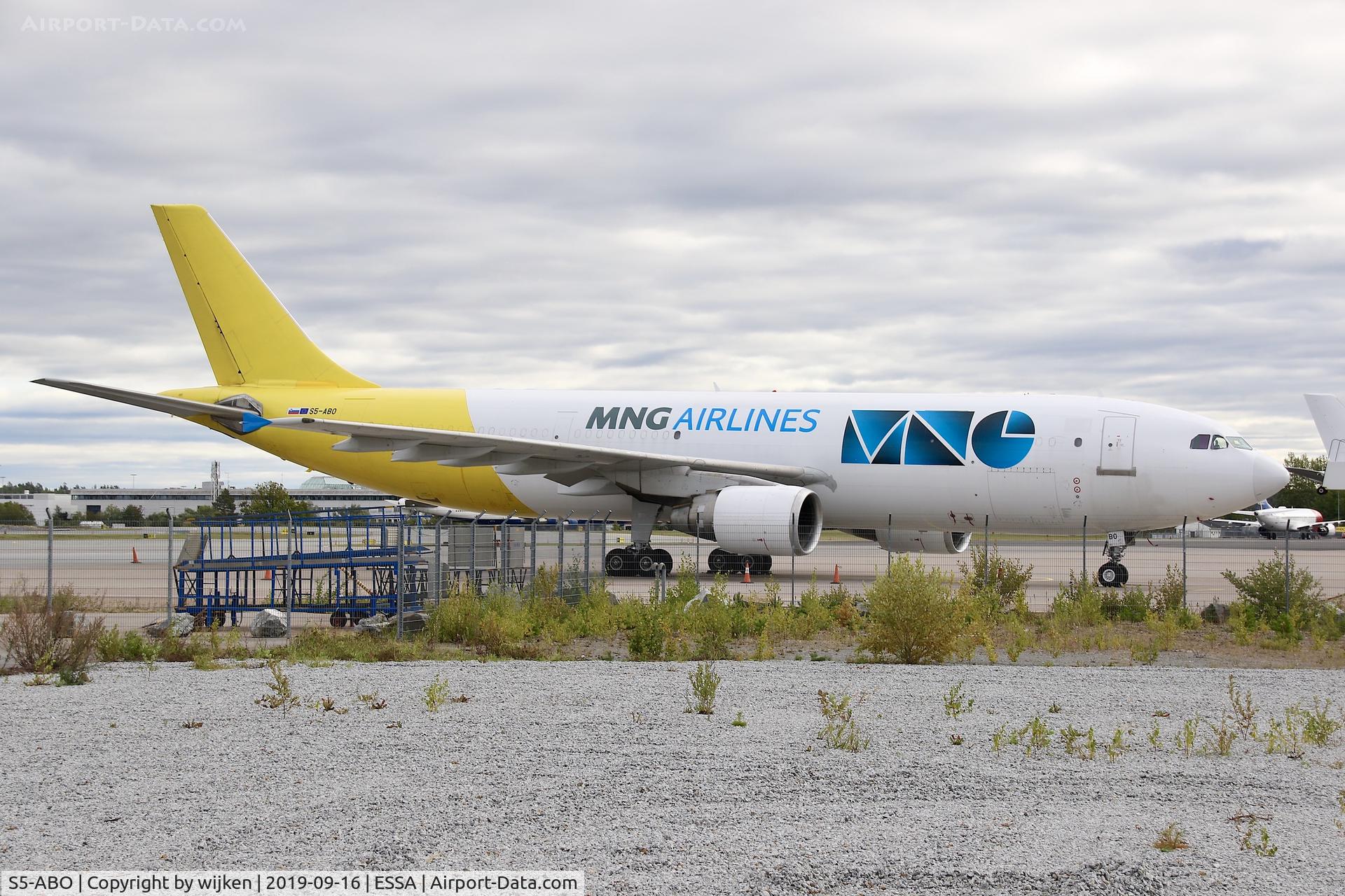 S5-ABO, 1995 Airbus A300B4-622R C/N 756, Ramp R