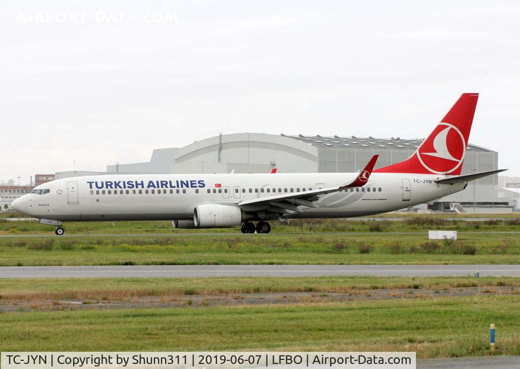 TC-JYN, 2015 Boeing 737-9F2/ER C/N 42012, Taxiing holding point rwy 32R for departure...