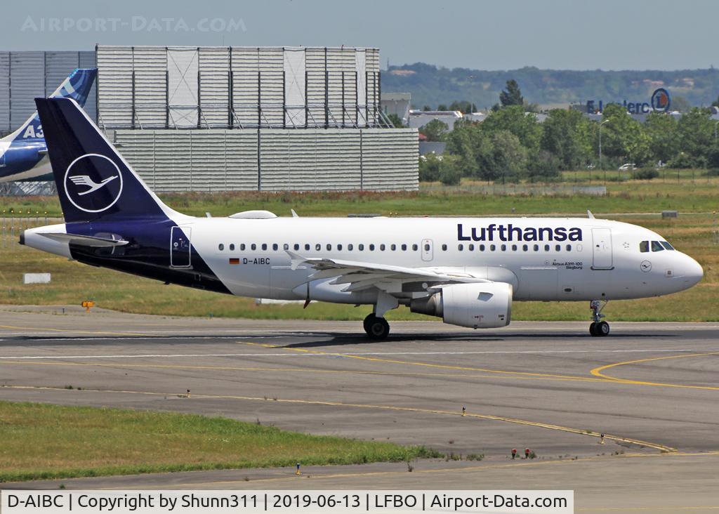 D-AIBC, 2010 Airbus A319-112 C/N 4332, Lining up rwy 14R from Sierra 10 for departure... New c/s...
