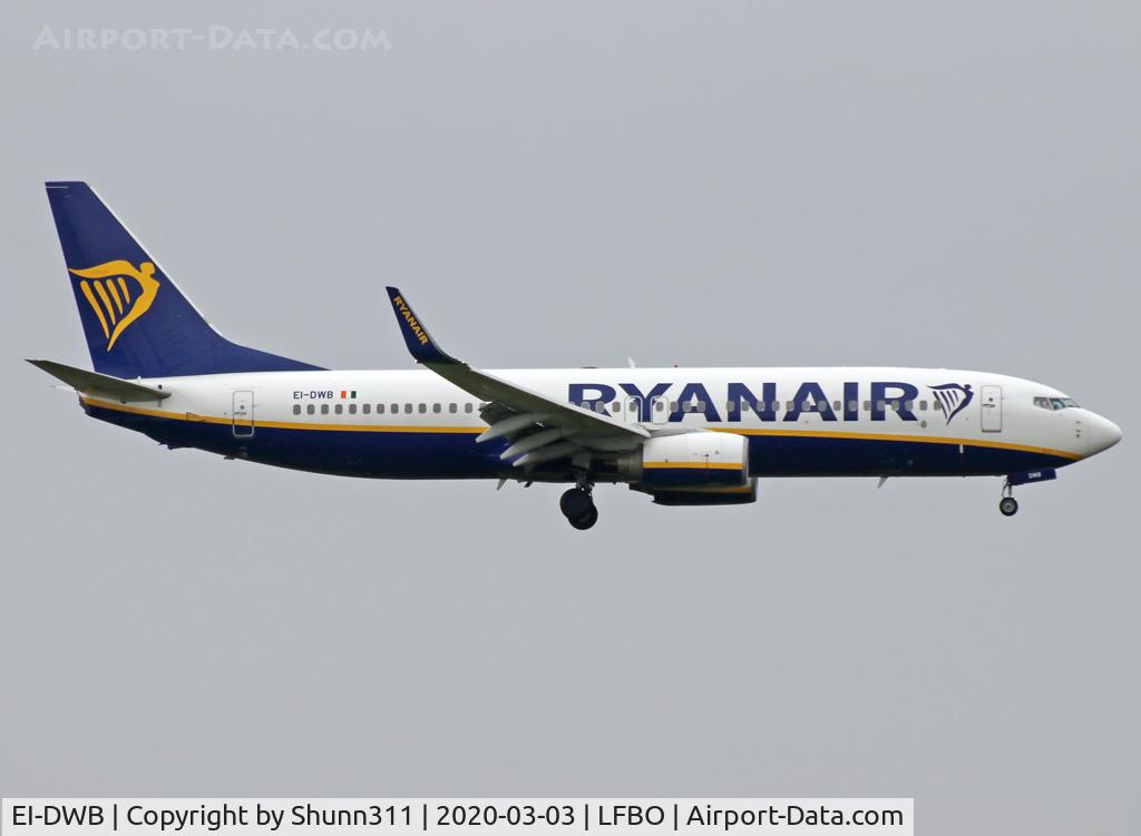 EI-DWB, 2007 Boeing 737-8AS C/N 36075, Landing rwy 32L