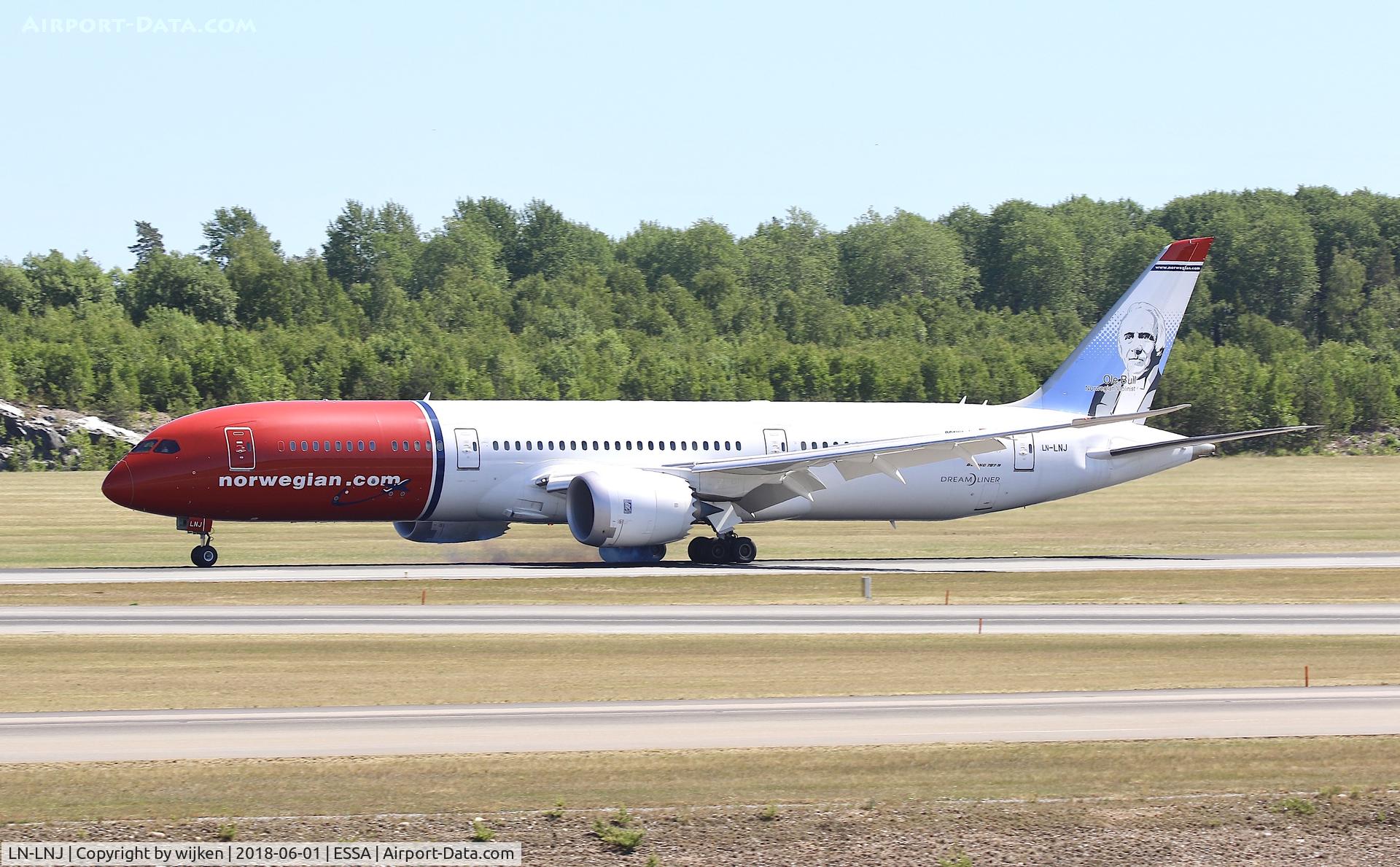 LN-LNJ, 2016 Boeing 787-9 Dreamliner C/N 37308, RWY 01R