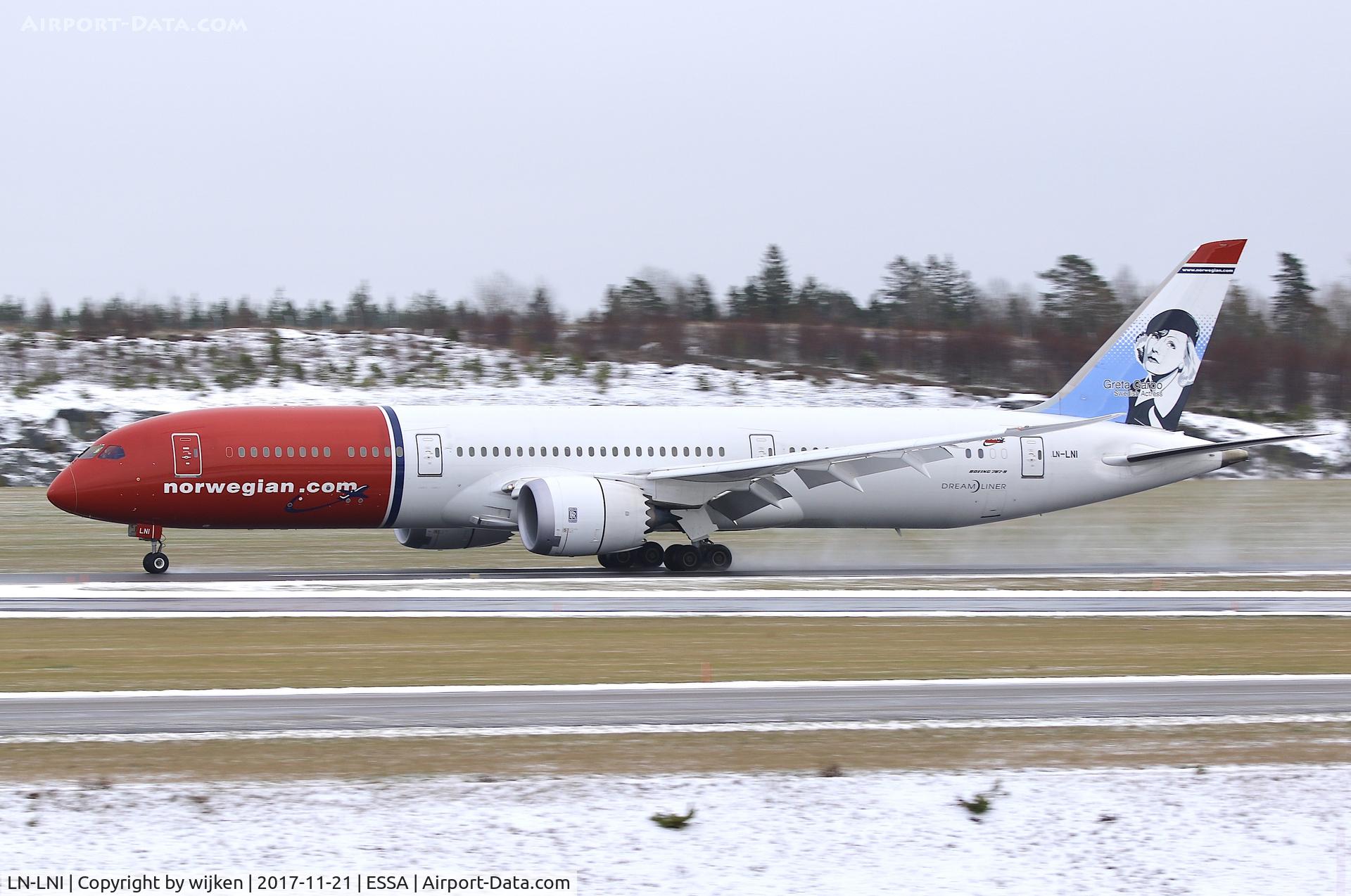 LN-LNI, 2016 Boeing 787-9 Dreamliner C/N 37307, RWY 01R