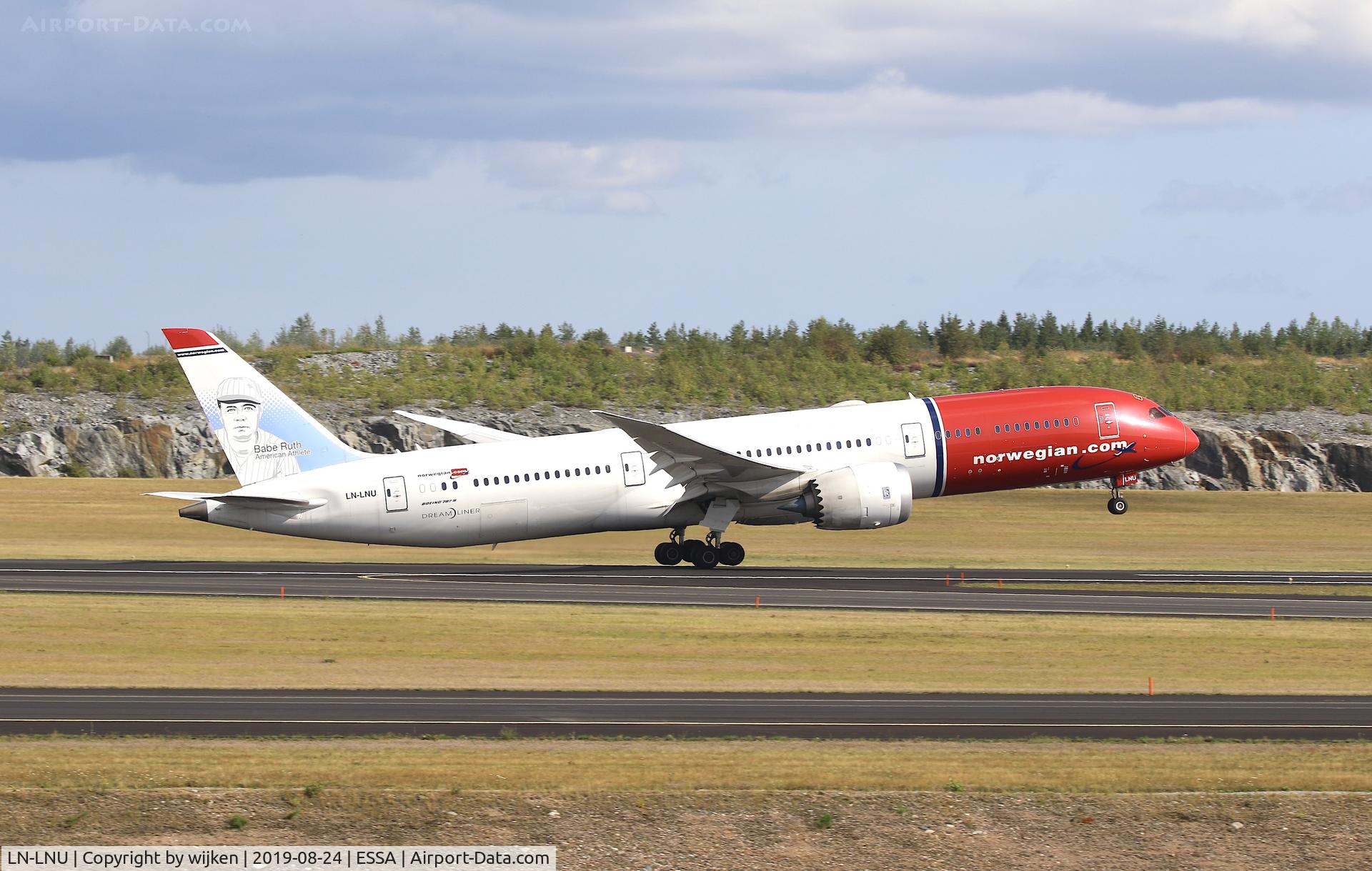 LN-LNU, 2017 Boeing 787-9 Dreamliner C/N 63313, RWY 19L